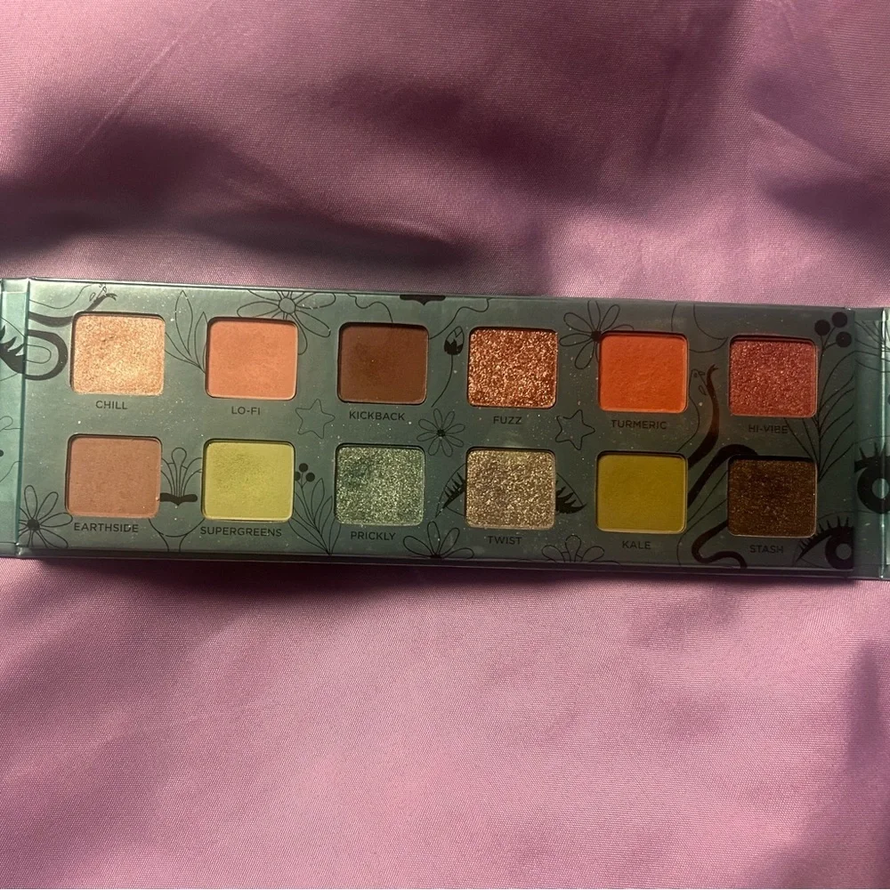 Urban Decay Wild Greens Eyeshadow Palette - Vibrant Collection